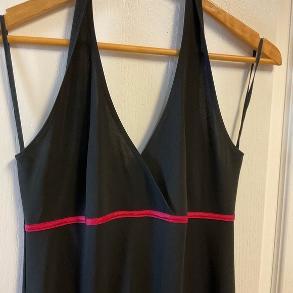 Elegant Vintage Black Dress with Red Accents - Picture 7 of 9